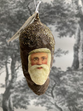 Laden Sie das Bild in den Galerie-Viewer, Spun Cotton Winter Ornament Pinecone with Gold Glitter