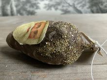 Laden Sie das Bild in den Galerie-Viewer, Spun Cotton Winter Ornament Pinecone with Gold Glitter