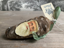 Laden Sie das Bild in den Galerie-Viewer, Spun Cotton Winter Ornament Pinecone with Green Ribbon