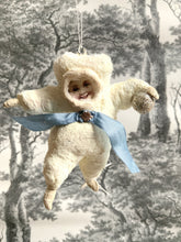 Laden Sie das Bild in den Galerie-Viewer, Spun Cotton Ornament Snowbaby with Snowball