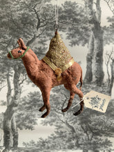 Laden Sie das Bild in den Galerie-Viewer, Spun Cotton Ornament Dromedar