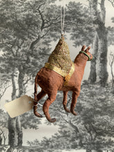 Laden Sie das Bild in den Galerie-Viewer, Spun Cotton Ornament Dromedar
