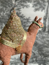 Laden Sie das Bild in den Galerie-Viewer, Spun Cotton Ornament Dromedar