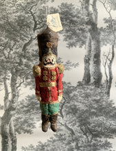 Laden Sie das Bild in den Galerie-Viewer, Spun Cotton Winter Ornament Red Nutcracker