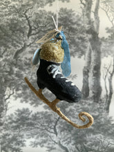 Laden Sie das Bild in den Galerie-Viewer, Spun Cotton Winter Ornament Ice Skate "Let It Snow"