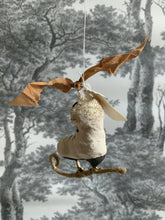 Laden Sie das Bild in den Galerie-Viewer, Spun Cotton Winter Ornament Ice Skate "Noel"