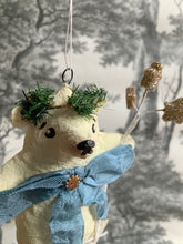Laden Sie das Bild in den Galerie-Viewer, Spun Cotton Christmas Ornament Polar Bear with Wreath