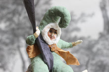 Laden Sie das Bild in den Galerie-Viewer, Christmas Elf with Glitter Bell