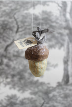Laden Sie das Bild in den Galerie-Viewer, Spun Cotton Winter Ornament Acorn with Grey Ribbon