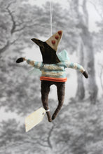 Laden Sie das Bild in den Galerie-Viewer, Spun Cotton Ornament Crow Boy "Magic"