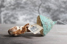 Laden Sie das Bild in den Galerie-Viewer, Spun Cotton Ornament Teal Mushroom "Noel"
