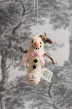Laden Sie das Bild in den Galerie-Viewer, Spun Cotton Winter Ornament Snowman "Noel"