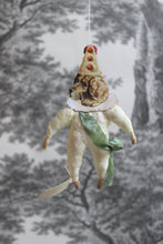 Laden Sie das Bild in den Galerie-Viewer, Spun Cotton Christmas Ornament Golden Retriever "Endless Love"