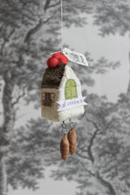 Laden Sie das Bild in den Galerie-Viewer, Spun Cotton Christmas Ornament Cuckoo Clock "Souvenir"