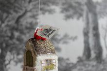 Laden Sie das Bild in den Galerie-Viewer, Spun Cotton Christmas Ornament Cuckoo Clock "Souvenir"