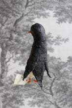Laden Sie das Bild in den Galerie-Viewer, Spun Cotton Christmas Ornament Pinguin