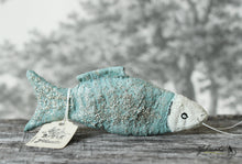 Laden Sie das Bild in den Galerie-Viewer, Fish with Glitter Spun Cotton Figurine