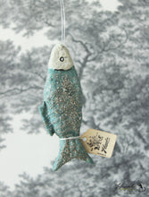 Laden Sie das Bild in den Galerie-Viewer, Fish with Glitter Spun Cotton Figurine