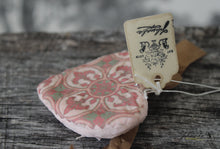 Laden Sie das Bild in den Galerie-Viewer, Spun Cotton Ornament Heart with Fabric Backing "With Love"