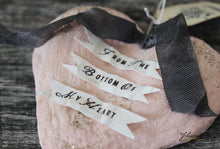 Laden Sie das Bild in den Galerie-Viewer, Spun Cotton Ornament Heart with Fabric Backing (Large)