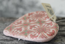 Laden Sie das Bild in den Galerie-Viewer, Spun Cotton Ornament Heart with Fabric Backing (Large)