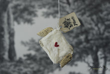 Laden Sie das Bild in den Galerie-Viewer, Spun Cotton Ornament Winged Love Letter "True Love"