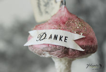 Laden Sie das Bild in den Galerie-Viewer, Spun Cotton Ornament Brown Mushroom "Danke"