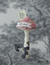 Laden Sie das Bild in den Galerie-Viewer, Spun Cotton Ornament Brown Mushroom "Danke"