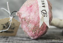 Laden Sie das Bild in den Galerie-Viewer, Spun Cotton Ornament Brown Mushroom "Danke"