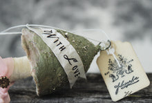 Laden Sie das Bild in den Galerie-Viewer, Spun Cotton Ornament Brown Mushroom "With Love"