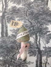 Laden Sie das Bild in den Galerie-Viewer, Spun Cotton Ornament Brown Mushroom "With Love"