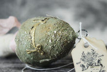 Laden Sie das Bild in den Galerie-Viewer, Spun Cotton Ornament Brown Mushroom "With Love"