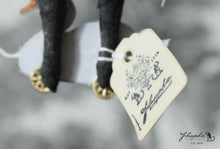 Laden Sie das Bild in den Galerie-Viewer, Spun Cotton Ornament Sailor Boy with Swan Pull Toy