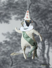 Laden Sie das Bild in den Galerie-Viewer, Spun Cotton Ornament Bully Clown "Old Toy"