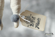 Laden Sie das Bild in den Galerie-Viewer, Spun Cotton Ornament Cat Clown "Meow"