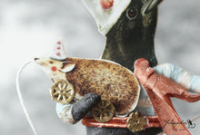 Laden Sie das Bild in den Galerie-Viewer, Spun Cotton Ornament Crow with Hedgehog Pull Toy