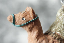 Laden Sie das Bild in den Galerie-Viewer, Spun Cotton Figurine Dromedar