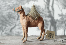 Laden Sie das Bild in den Galerie-Viewer, Spun Cotton Figurine Dromedar