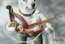 Laden Sie das Bild in den Galerie-Viewer, Spun Cotton Ornament Hunting Dog with Pheasant Pull Toy