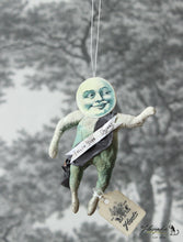 Laden Sie das Bild in den Galerie-Viewer, Spun Cotton Ornament Moon