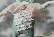 Laden Sie das Bild in den Galerie-Viewer, Spun Cotton Ornament Moon "Love"