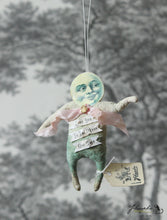 Laden Sie das Bild in den Galerie-Viewer, Spun Cotton Ornament Moon "Love"