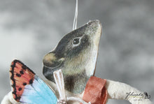 Laden Sie das Bild in den Galerie-Viewer, Spun Cotton Ornament Mouse with Butterfly Pull Toy