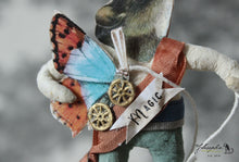 Laden Sie das Bild in den Galerie-Viewer, Spun Cotton Ornament Mouse with Butterfly Pull Toy
