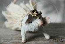 Laden Sie das Bild in den Galerie-Viewer, Spun Cotton Ornament Mouse with Crown and Tutu