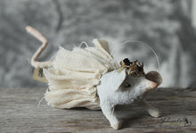 Laden Sie das Bild in den Galerie-Viewer, Spun Cotton Ornament Mouse with Crown and Tutu