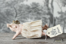 Laden Sie das Bild in den Galerie-Viewer, Spun Cotton Ornament Piglet with Crown and Tutu
