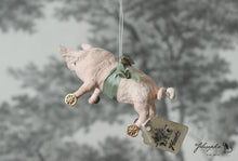 Laden Sie das Bild in den Galerie-Viewer, Spun Cotton Ornament Piglet on Wheels