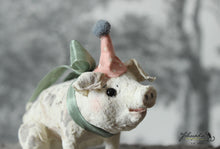 Laden Sie das Bild in den Galerie-Viewer, Sitting Spun Cotton Figurine Piglet with Party Hat