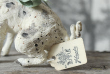 Laden Sie das Bild in den Galerie-Viewer, Sitting Spun Cotton Figurine Piglet with Party Hat